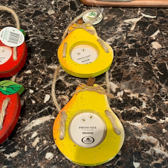 Adorable set of hanging fruit and sunflower picture frames - Picture 6 of 6